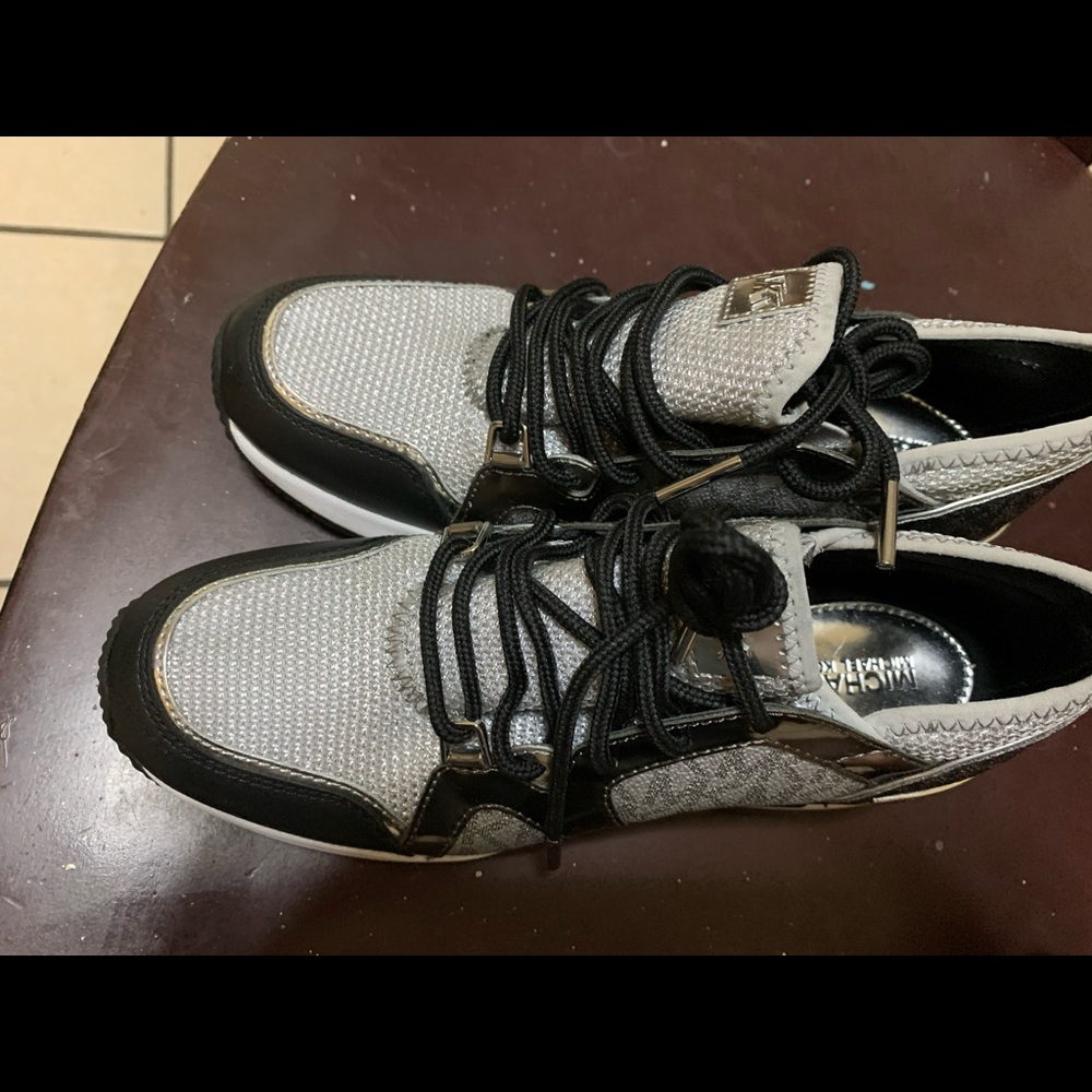 MK WOMEN SHOE